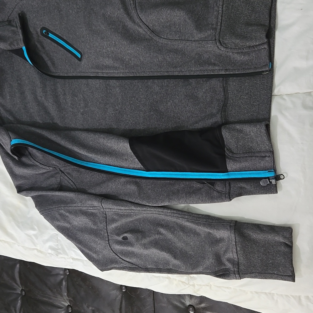 Lululemon jacket - Picture 6 of 10